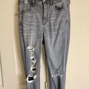 Women’s American Eagle skinny jeans.